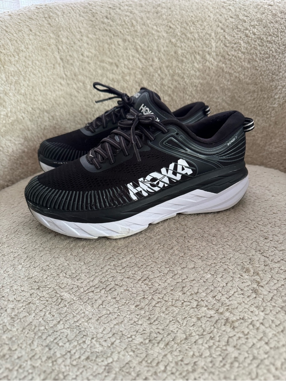 HOKA One One Bondi 7 Wide Women’s 7.5 D Black White Running Walking Shoes